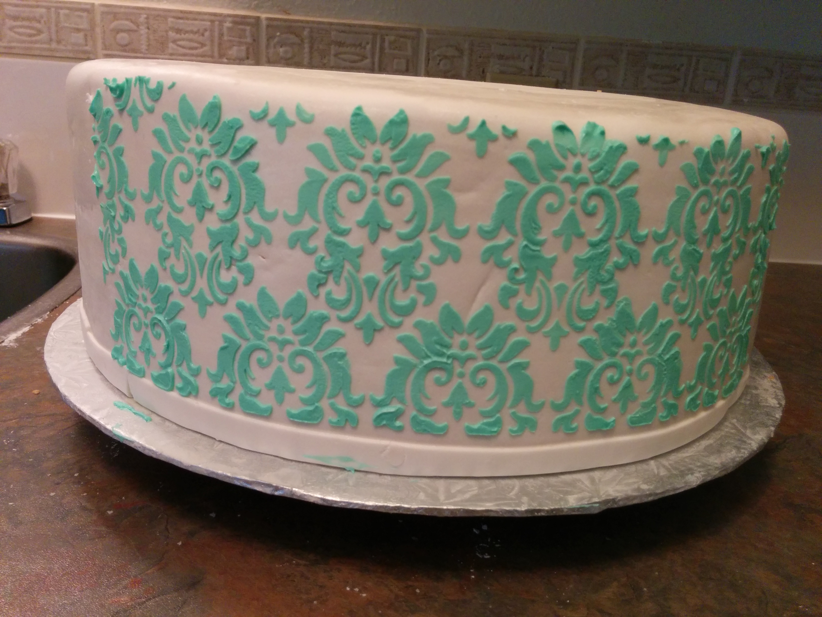 STENCIL CAKE, Learn how to use a stencil on a cake with buttercream! By:  Sugarella Sweets, By MetDaan Cakes