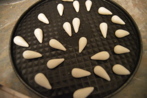 Shape white fondant into small cones with pointed tips and a rounded base.