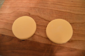 Cut out circular ivory colored fondant.