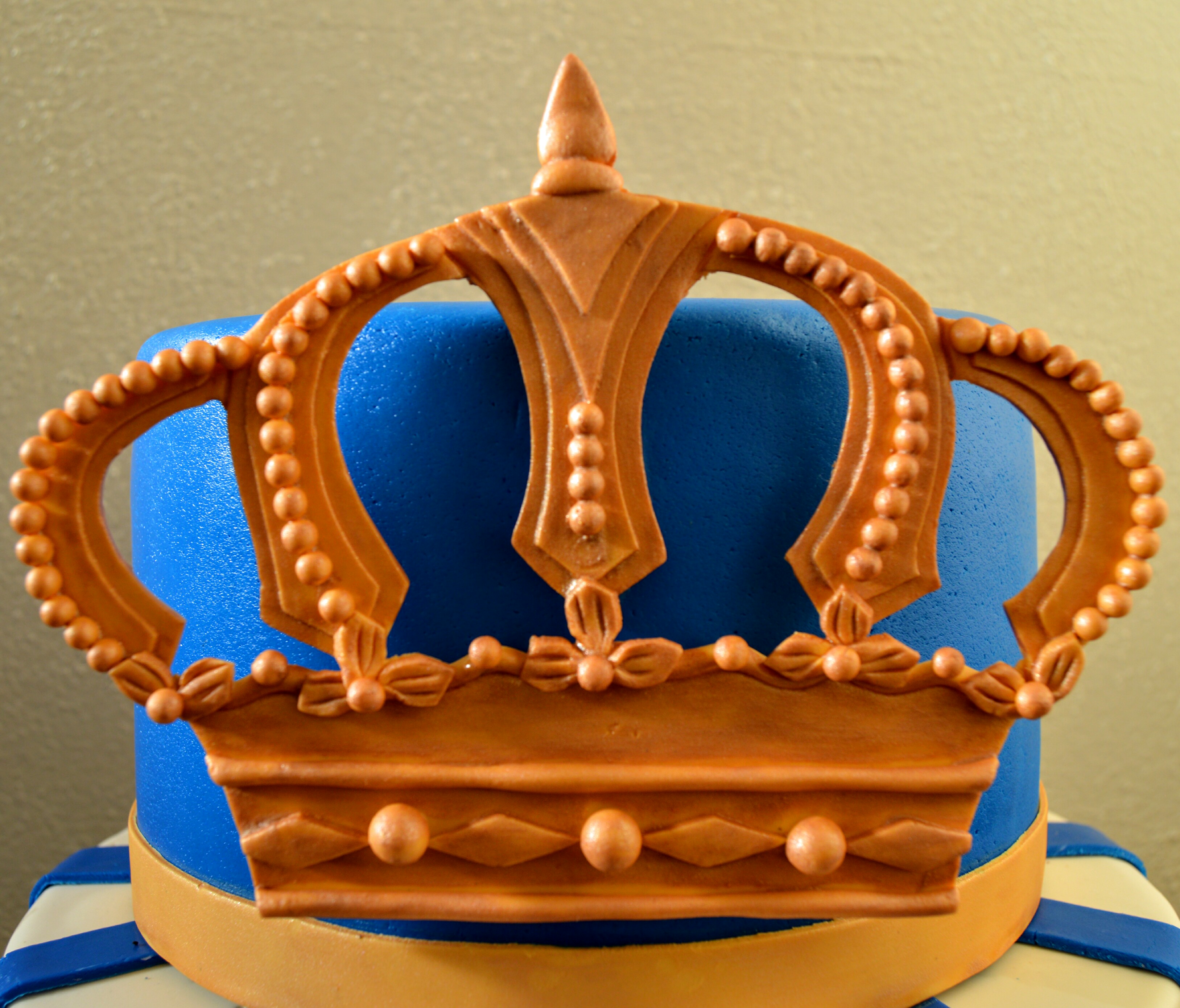 Fondant 2D Gold Crown Tutorial