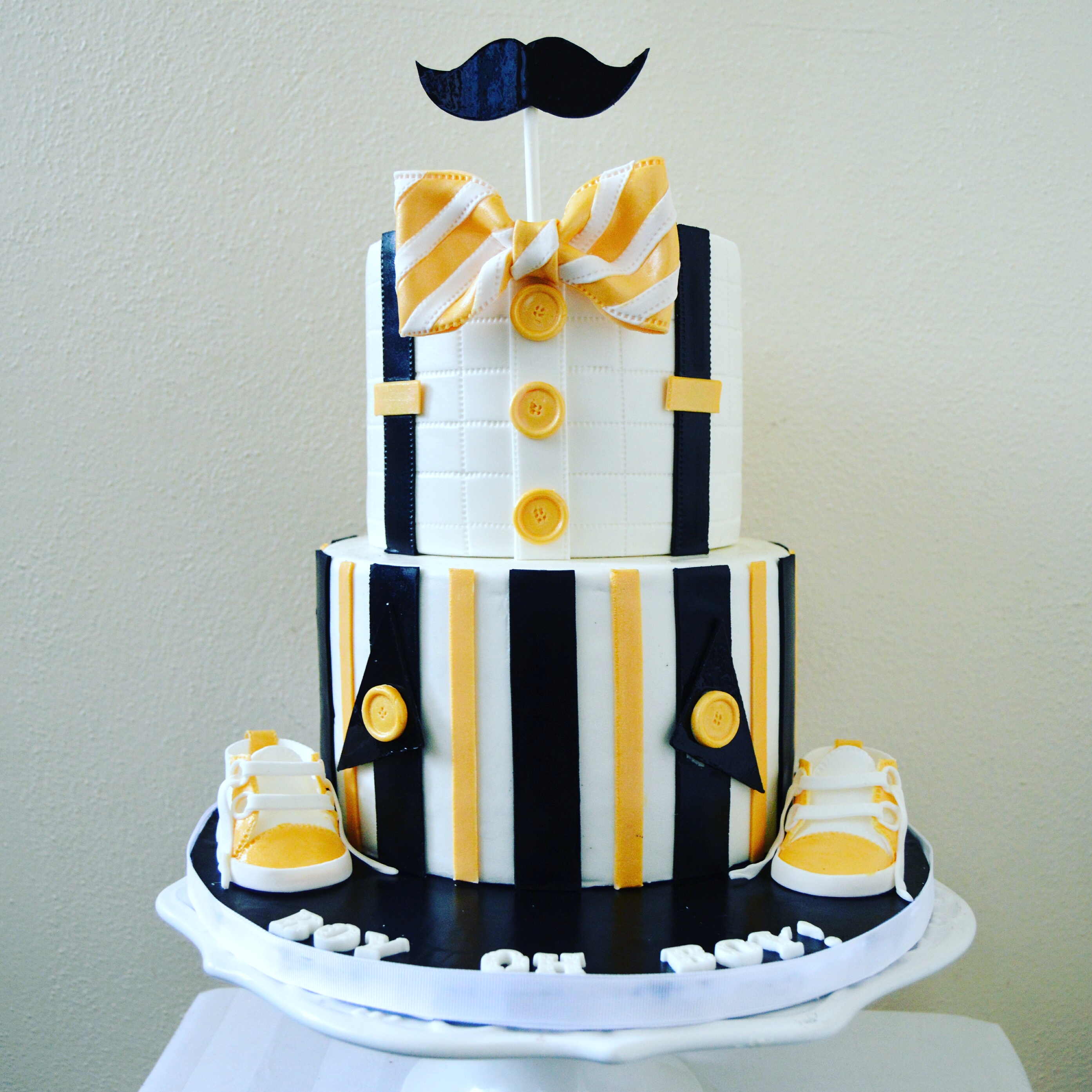 How to Make Vertical Fondant Stripes on Cakes